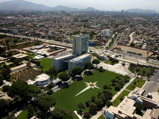 Universidad Pontificia Católica del Perú