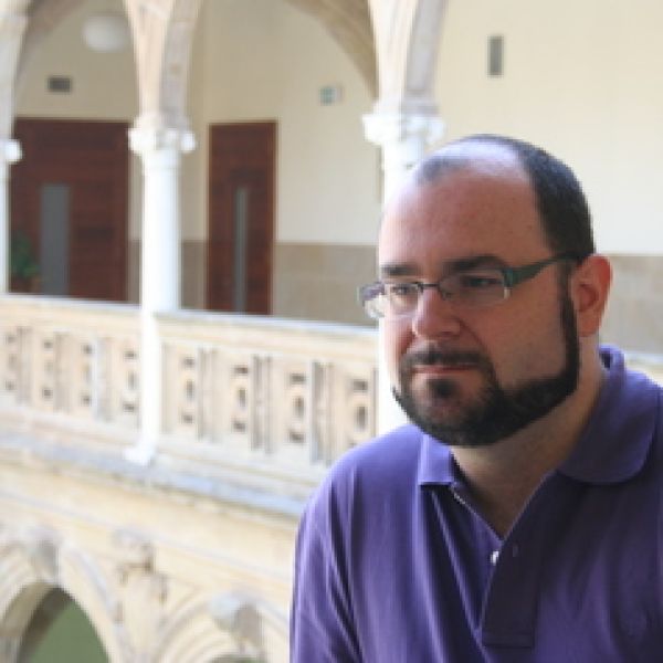 Profesor Joaquín López González, Profesor Titular de Universidad de Departamento de Historia y Ciencias de la Música de la Universidad de Granada.